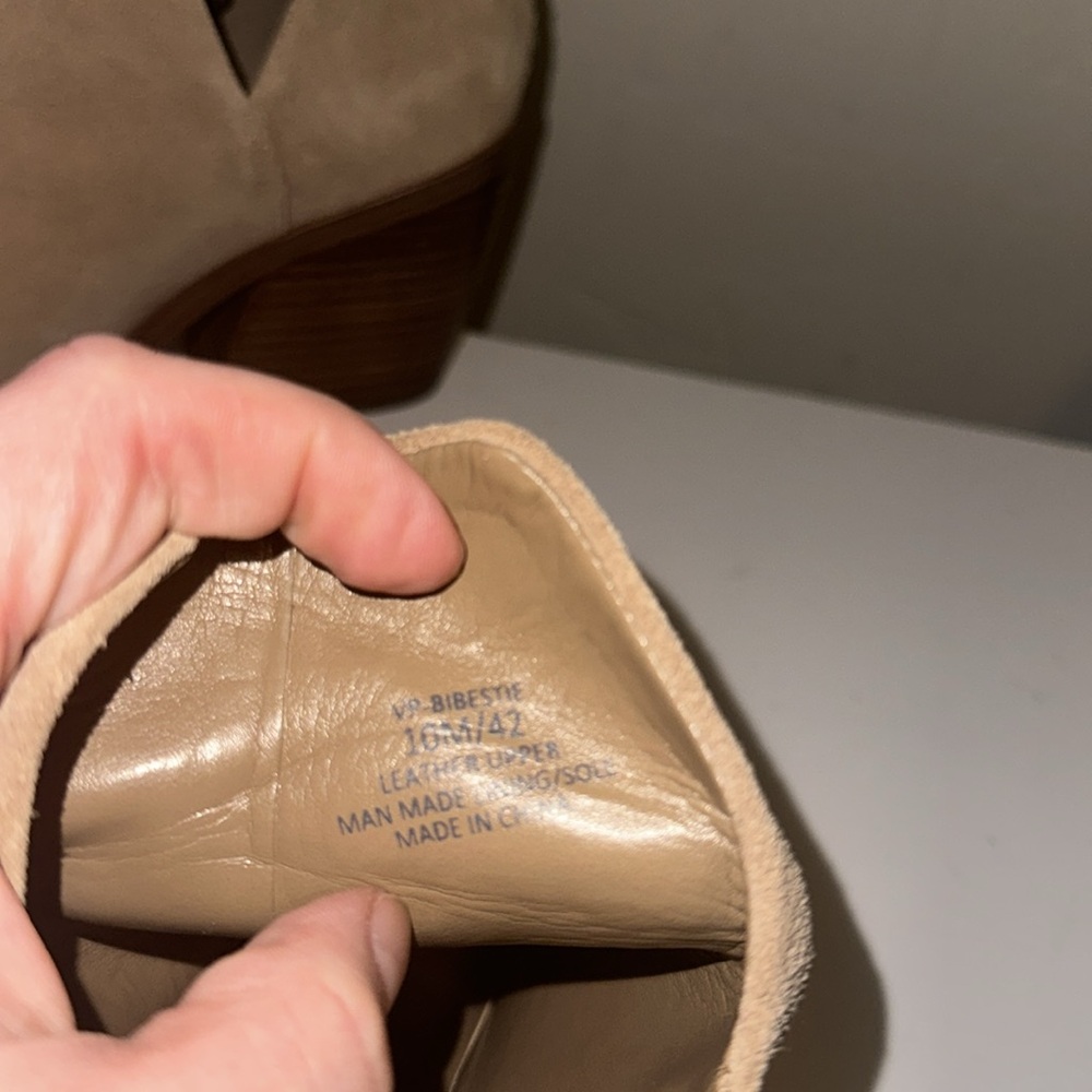 Vince Camuto Bibestie Women's Tan Ankle Boots Western Pointed Block Heel Size 10 - Picture 7 of 9